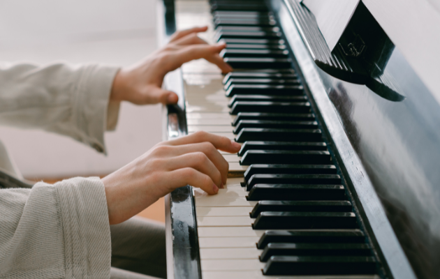 アコースティックピアノと電子ピアノの特徴とは？